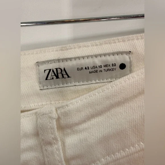 EUC Zara White Raw Hem Jeans - Picture 6 of 6